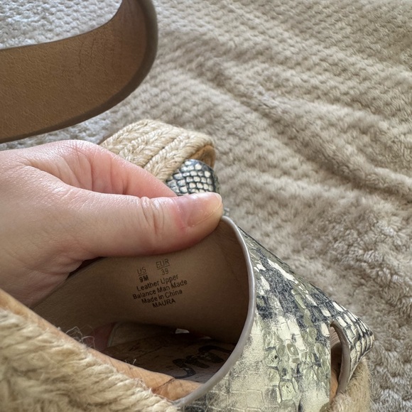 Sam Edelman Beige and Black Snakeskin Wedges, Size 9 - Picture 11 of 16